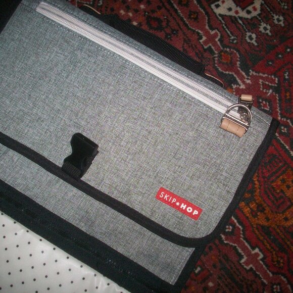 Skip Hop Pronto Baby Portable Changing Station & Diaper Changing Pad Essential - Picture 6 of 9